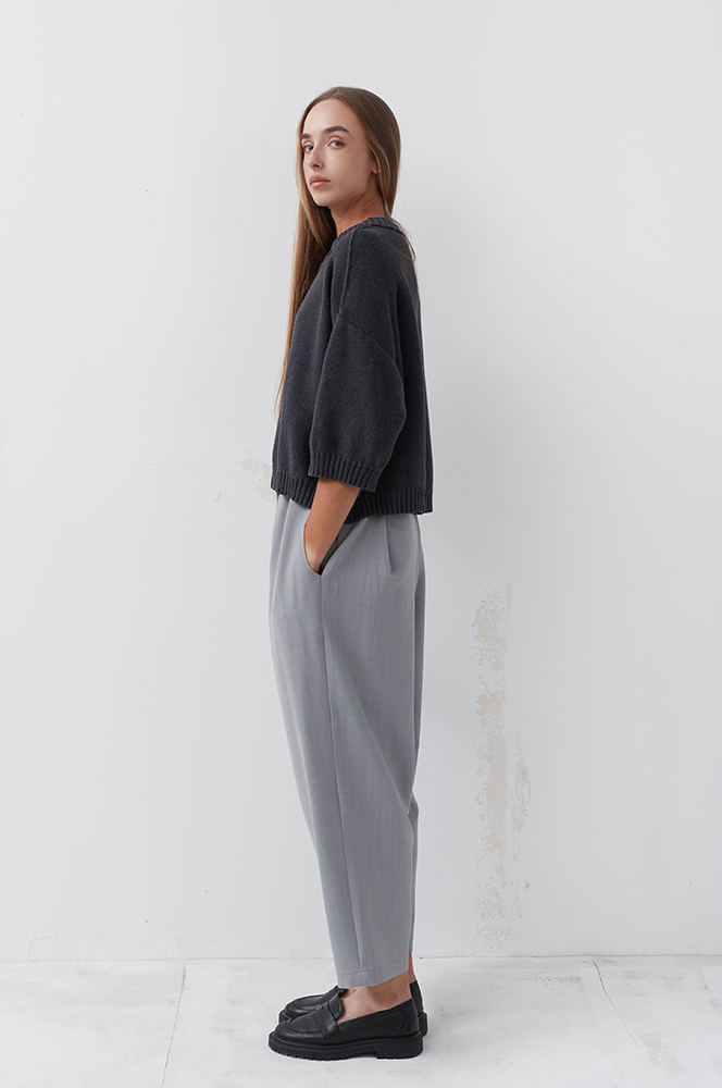 Штани об'ємні із складками світло-сірий (БР 84/1)